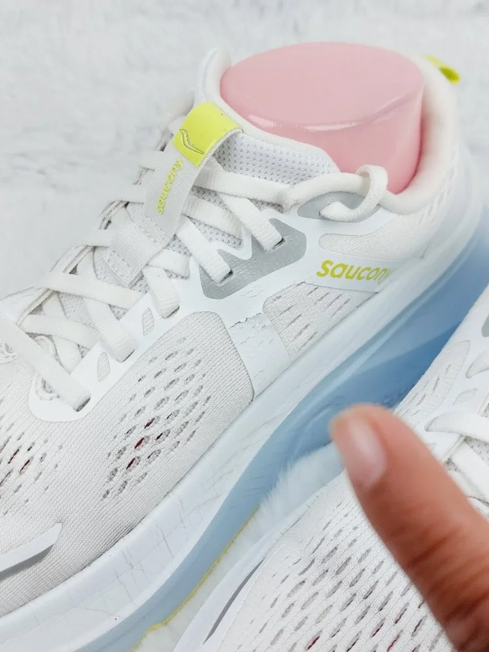 Saucony Guide 18 Women's White-Ice Melt Lace-Up Low Top Running Shoes Size 10